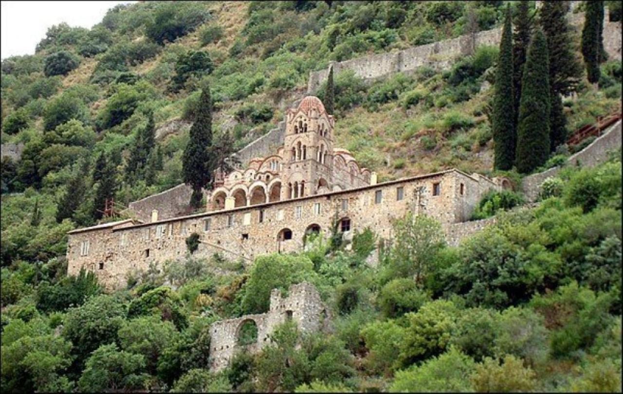 Olive And Orange Apartment Mystras Eksteriør billede